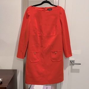 Tunic dress, pure wool. Boat neck, long sleeves. Above-knee length. Regular fit.